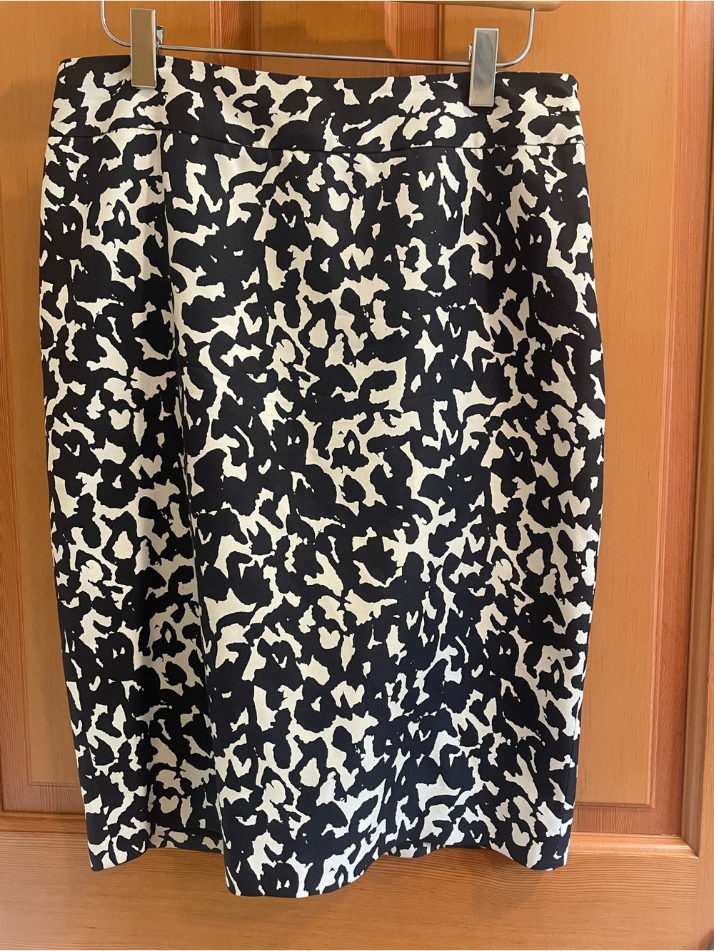 Classiques Entier Black & White Abstract Print Silk/ Wool Pencil Skirt